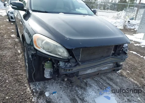 2015 Volvo Xc60 T6 из США, поврежденный, VIN YV4902RKXF2672326